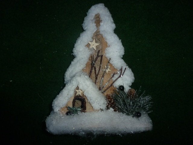 NIEUW 5 leuke kerst decoratie kerstboom met huisje 25 cm, Diversen, Kerst, Ophalen of Verzenden, Nieuw