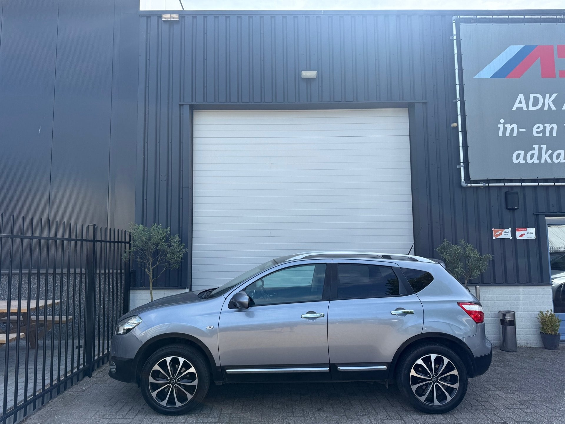 Nissan Qashqai 2.0 Tekna AUTOMAAT/PANO/STOELVERW/CLIMA/CRUIS, Auto's, Euro 5, Stof, Gebruikt, Zwart