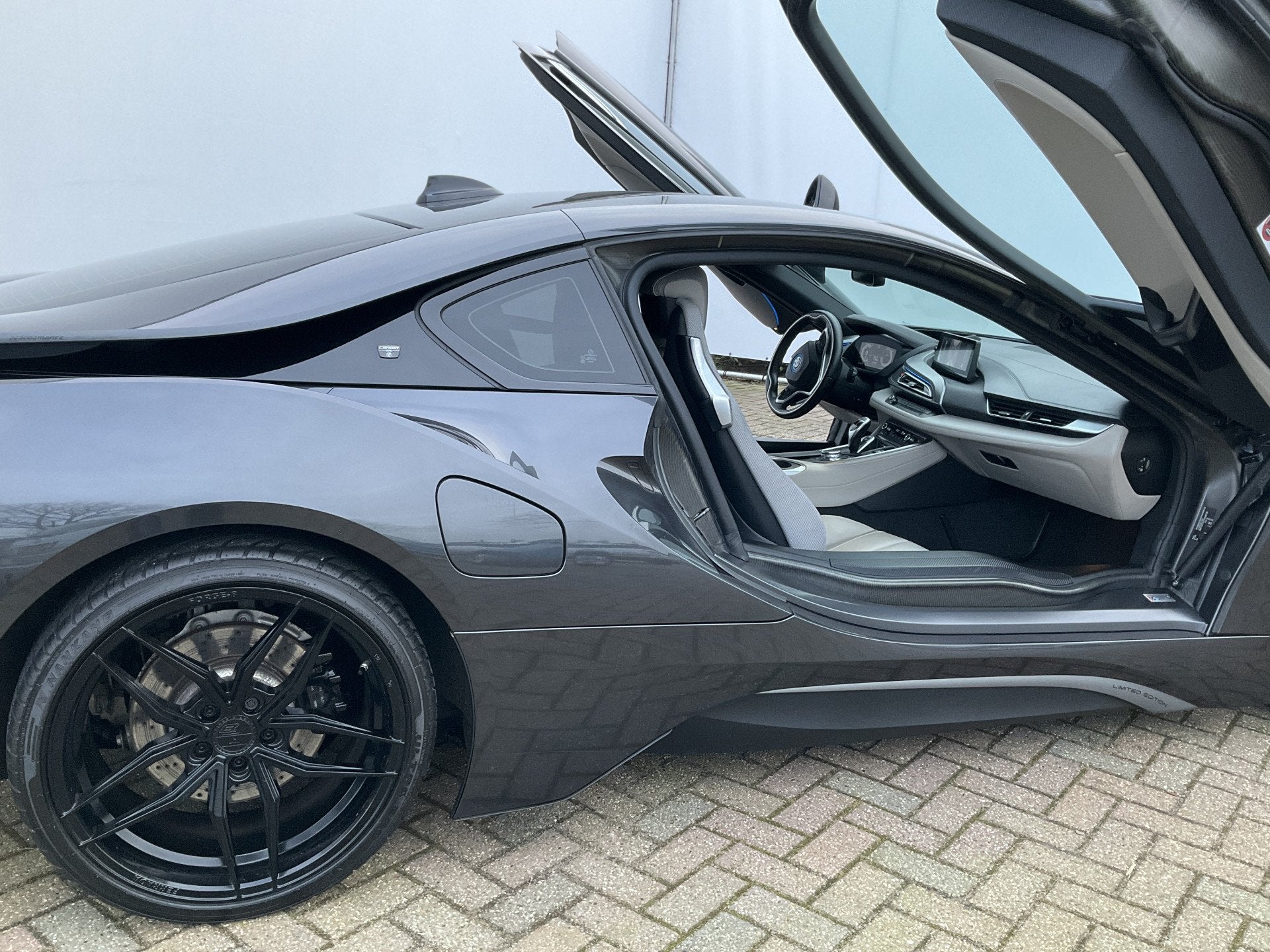 BMW i8 334pk Limited Edition Ferrada HUD 360Cam Plug-in PH, Auto's, BMW, Automaat, Gebruikt, Euro 6, 48 km/l