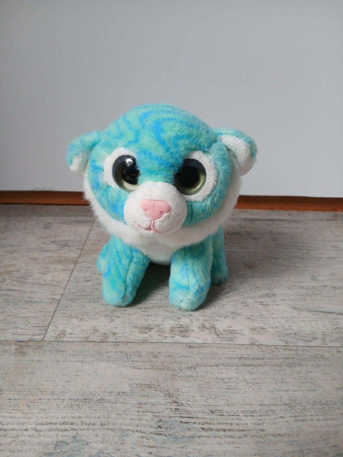 Schattige blauwe tijger knuffel met grote ogen, Kinderen en Baby's, Speelgoed | Knuffels en Pluche, Ophalen of Verzenden, Zo goed als nieuw
