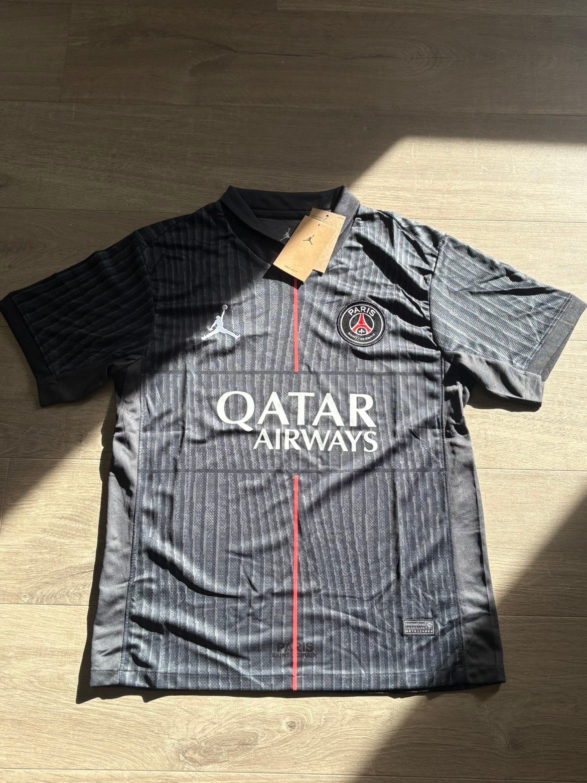 PSG Jordan shirt – zwart/grijs – nieuw met kaartjes, Kleding | Heren, T-shirts, Ophalen of Verzenden, Nieuw, Maat 48/50 (M), Zwart