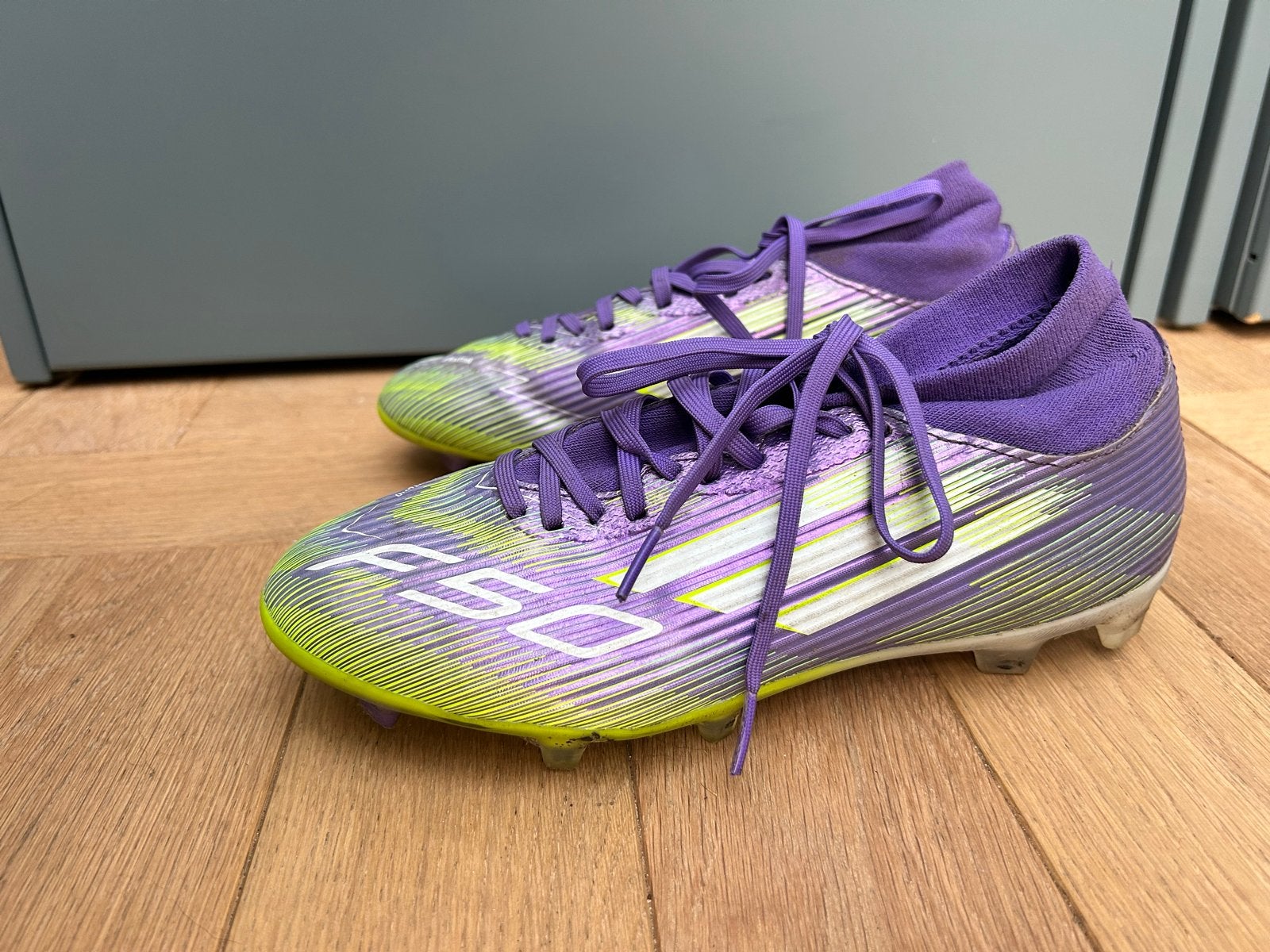 Adidas F50 voetbalschoenen - Maat 40 (valt als 39), Maat XS of kleiner, Schoenen, Ophalen of Verzenden, Zo goed als nieuw