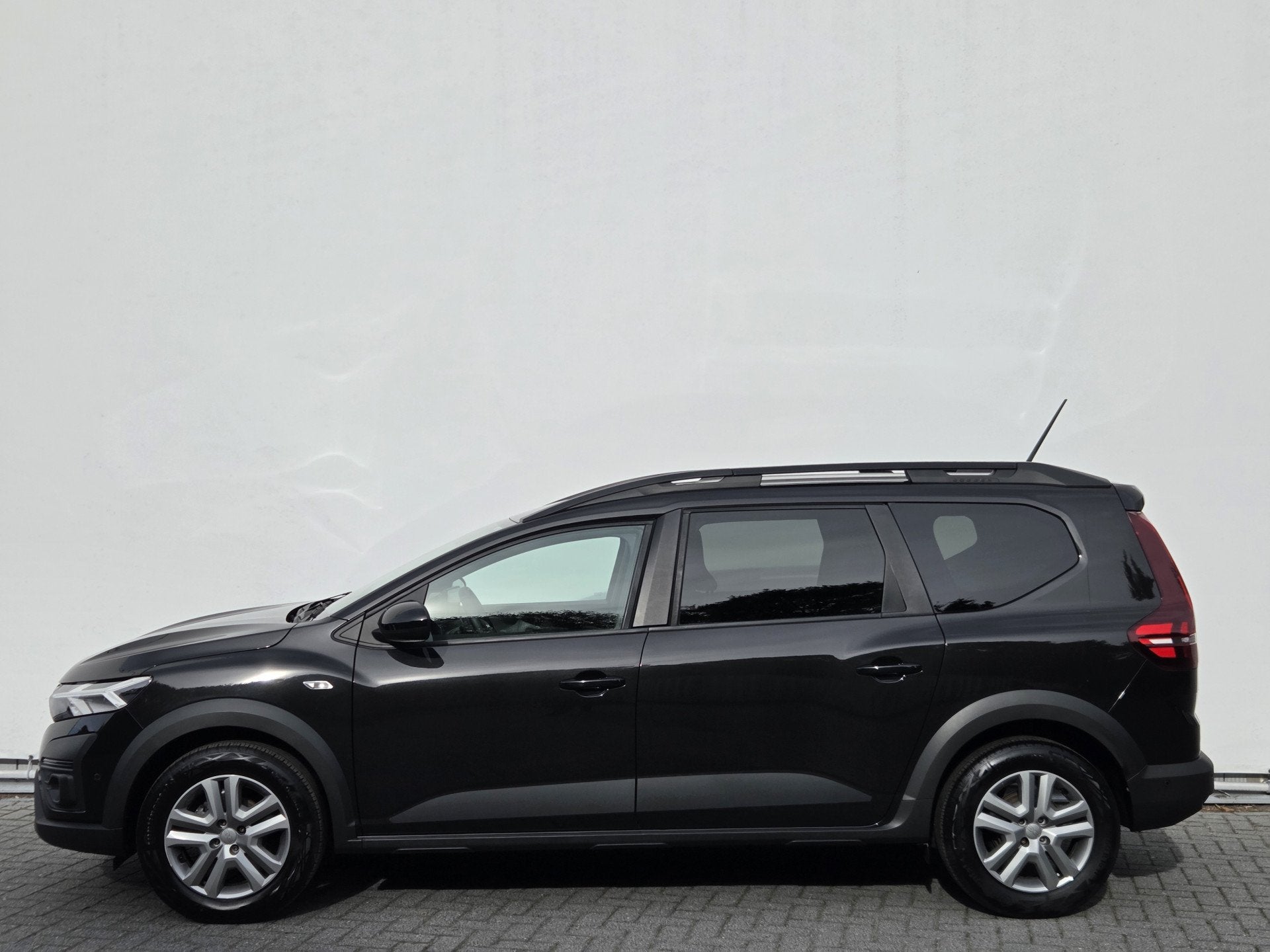 Dacia Jogger 1.0 TCe 110 Expression Apple CarPlay Achteruitr, Voorwielaandrijving, Stof, Zwart, Origineel Nederlands