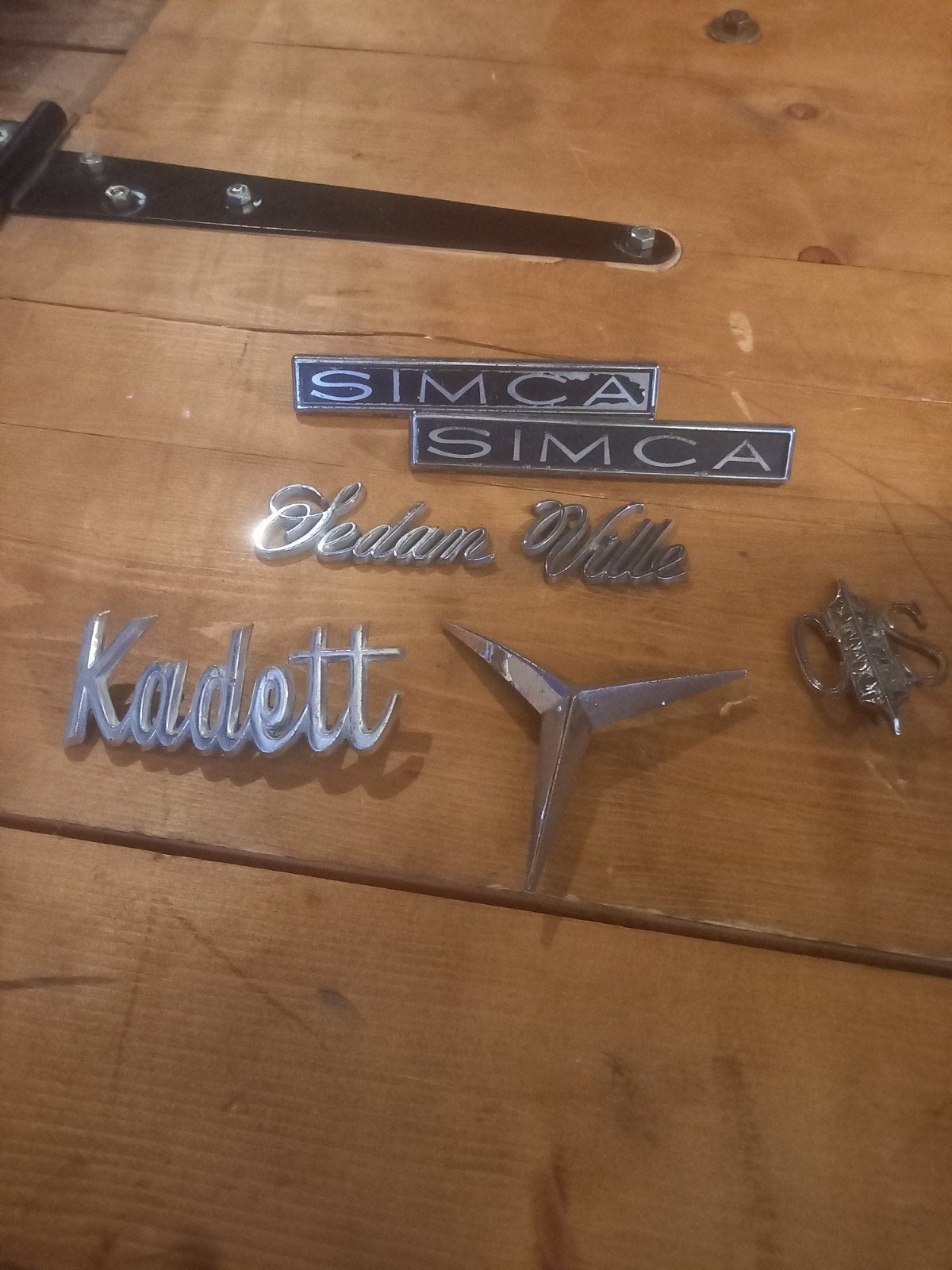 Diverse Oldtimer Auto Emblemen - Simca, Kadett, Sedan, Ophalen of Verzenden
