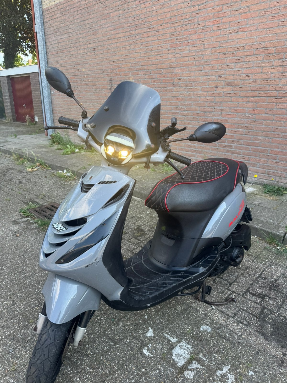 Piaggio Zip 4T Brom NardoGrey, Fietsen en Brommers, Scooters | Piaggio, Ophalen, Zo goed als nieuw, Benzine, Zip