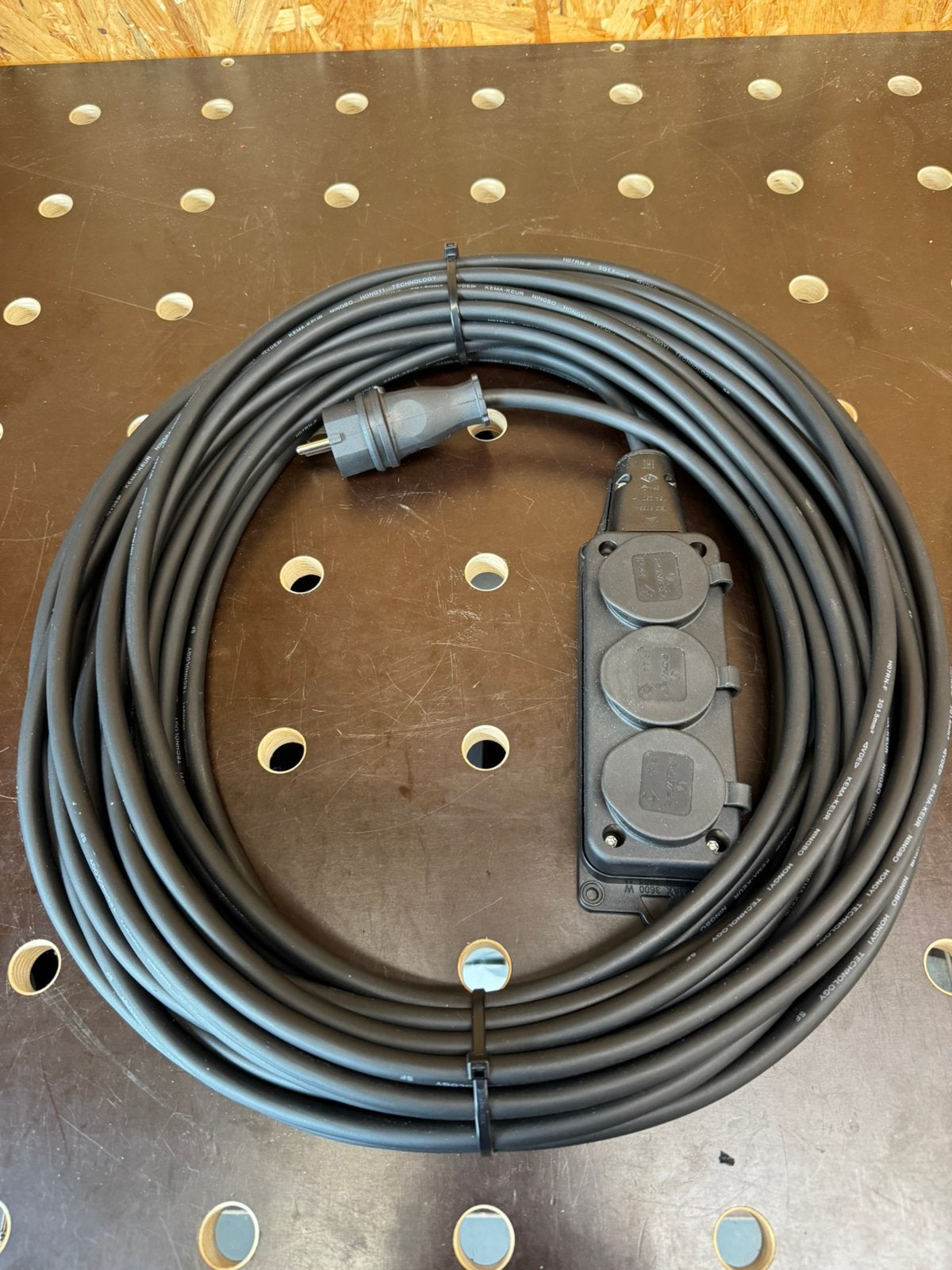 Zware verlengkabel 25 meter met 3 voudige stekkerdoos nieuw, Ophalen, Nieuw, Overige merken, Kabel of Snoer