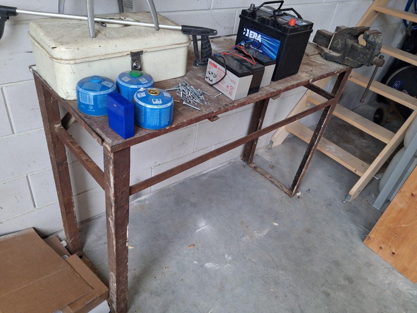 Stevige lastafel met bankschroef, Ophalen of Verzenden, Gebruikt, 120 tot 170 cm, Bankschroef