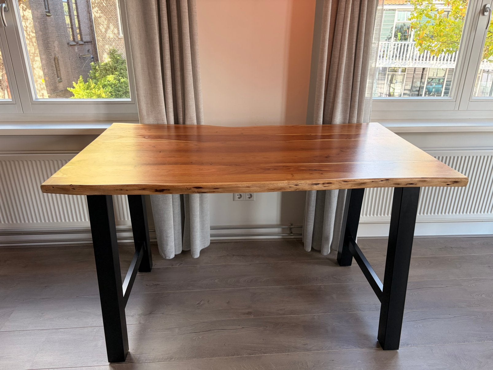 Houten bartafel | Industrieel | Zwart metalen onderstel, Huis en Inrichting, Ophalen, 100 tot 150 cm, 50 tot 100 cm, Zo goed als nieuw