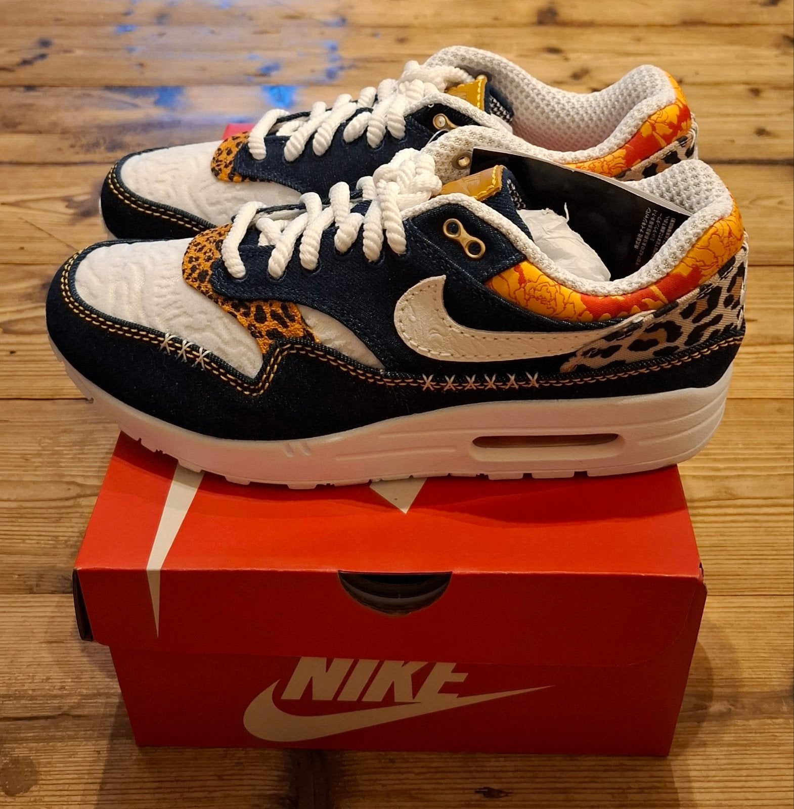 Nike Air Max 1 Denim Leopard - Maat 43, Kleding | Heren, Schoenen, Blauw, Nike, Nieuw, Ophalen of Verzenden
