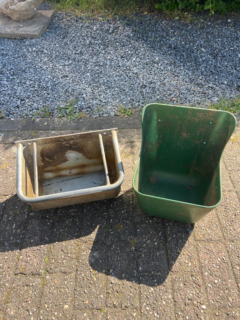 Voerbakken voor in stal, Ophalen