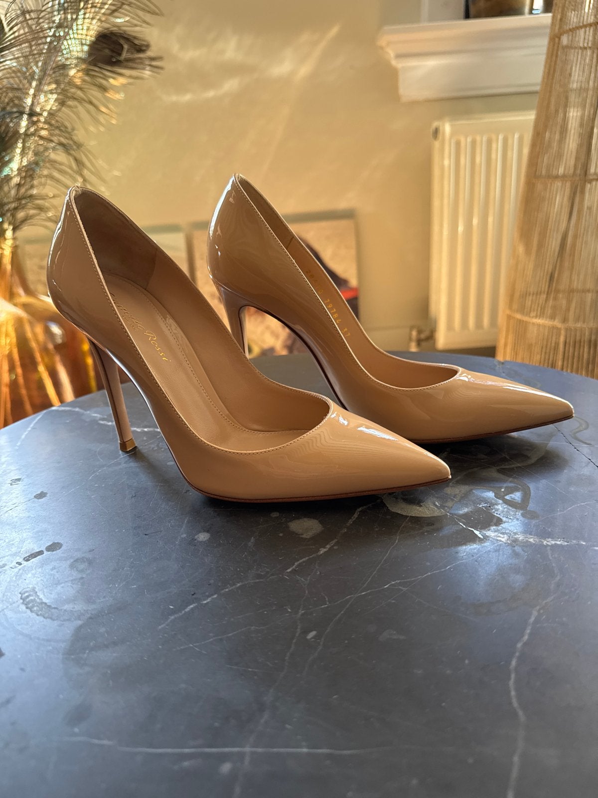 Gianvito Rossi Creme Pumps - Maat 37 - Nieuwstaat, Kleding | Dames, Schoenen, Pumps, Beige, Ophalen of Verzenden, Zo goed als nieuw