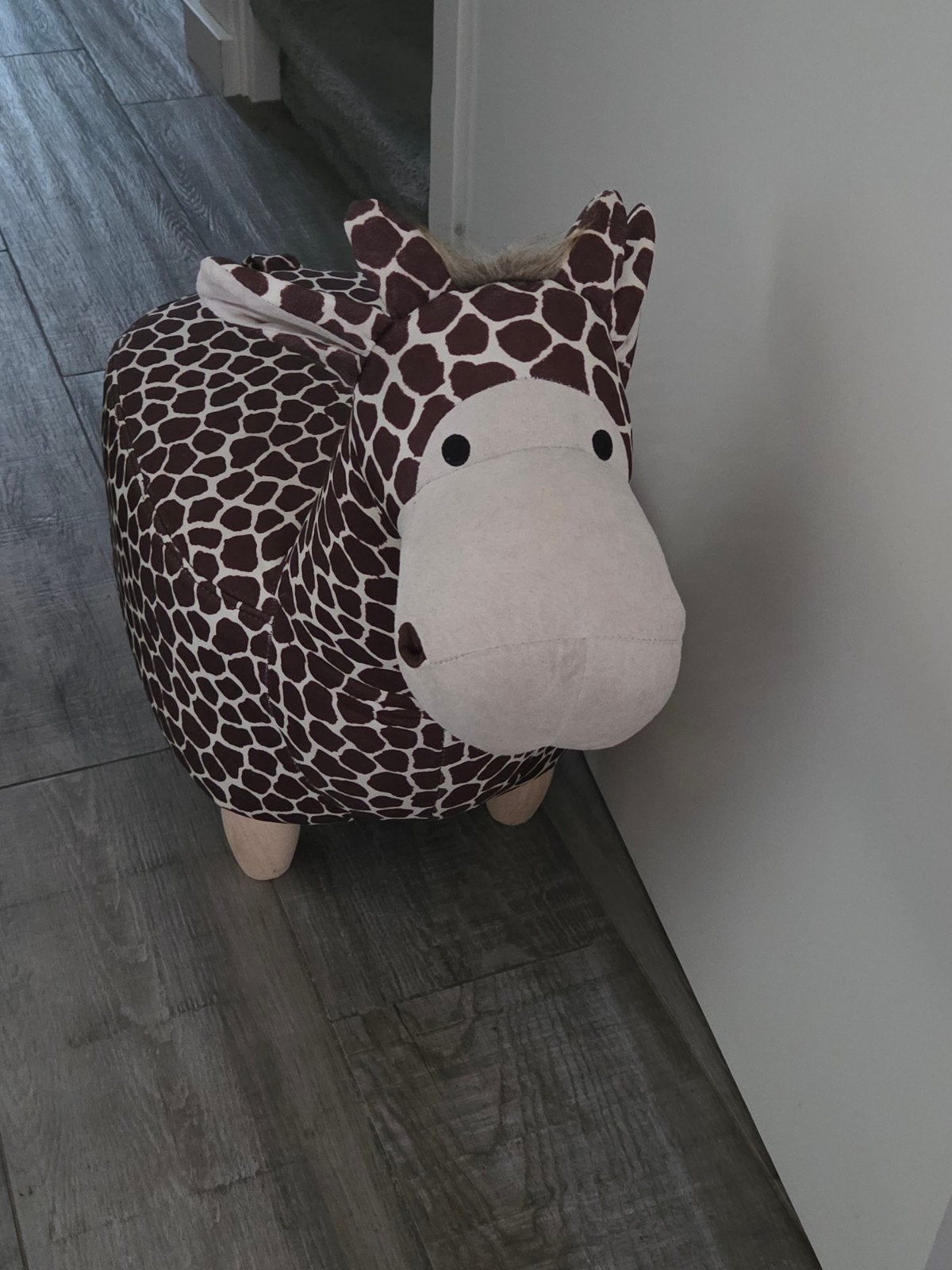 Giraffe poef, Ophalen