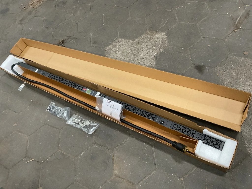 APC AP8865 Metered Rack PDU 8.6kW 208V 30A – NIEUW, meerdere, Ophalen of Verzenden, Nieuw, Onbekend
