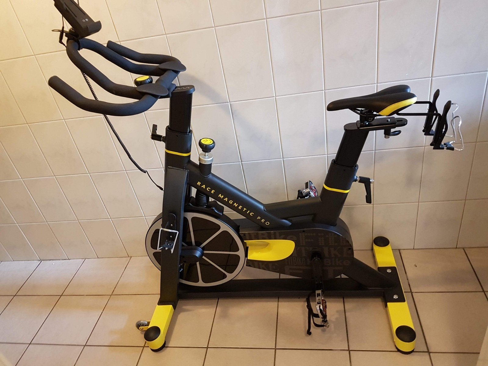 Race Magnetic Pro Spinningfiets - weinig gebruikt, Ophalen, Spinningfiets, Zo goed als nieuw, Metaal