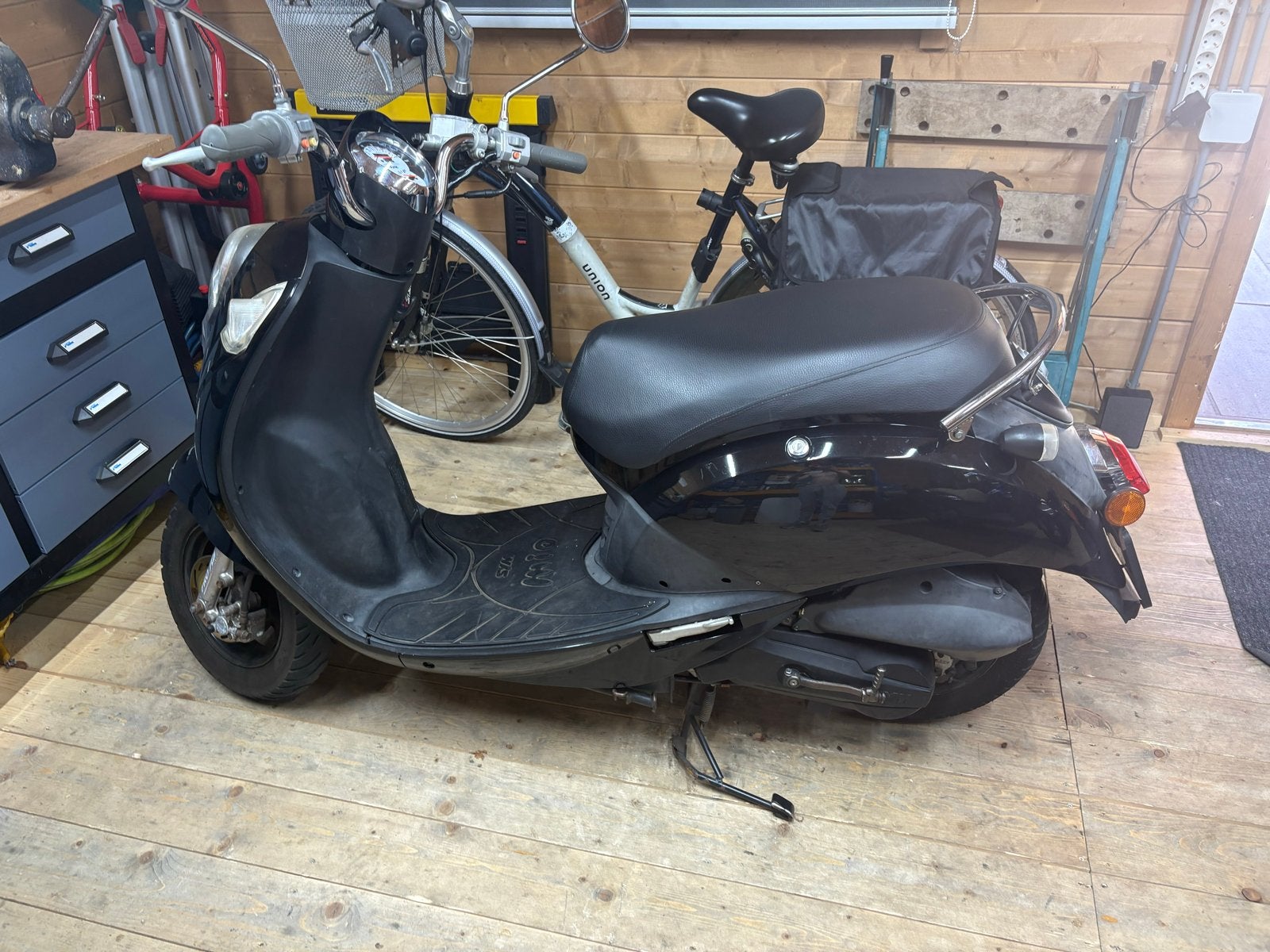 Sym Mio Scooter - Zwart, Goed Onderhouden, Gebruikt, Maximaal 45 km/u, Benzine, Ophalen