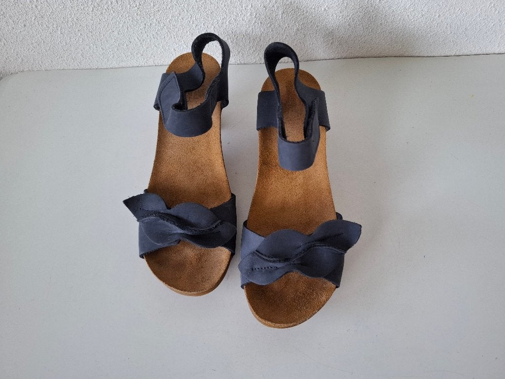 Loints of Holland maat 37 next 52864 blue 2 klittenbandjes, Kleding | Dames, Schoenen, Loints of Holland, Sandalen of Muiltjes