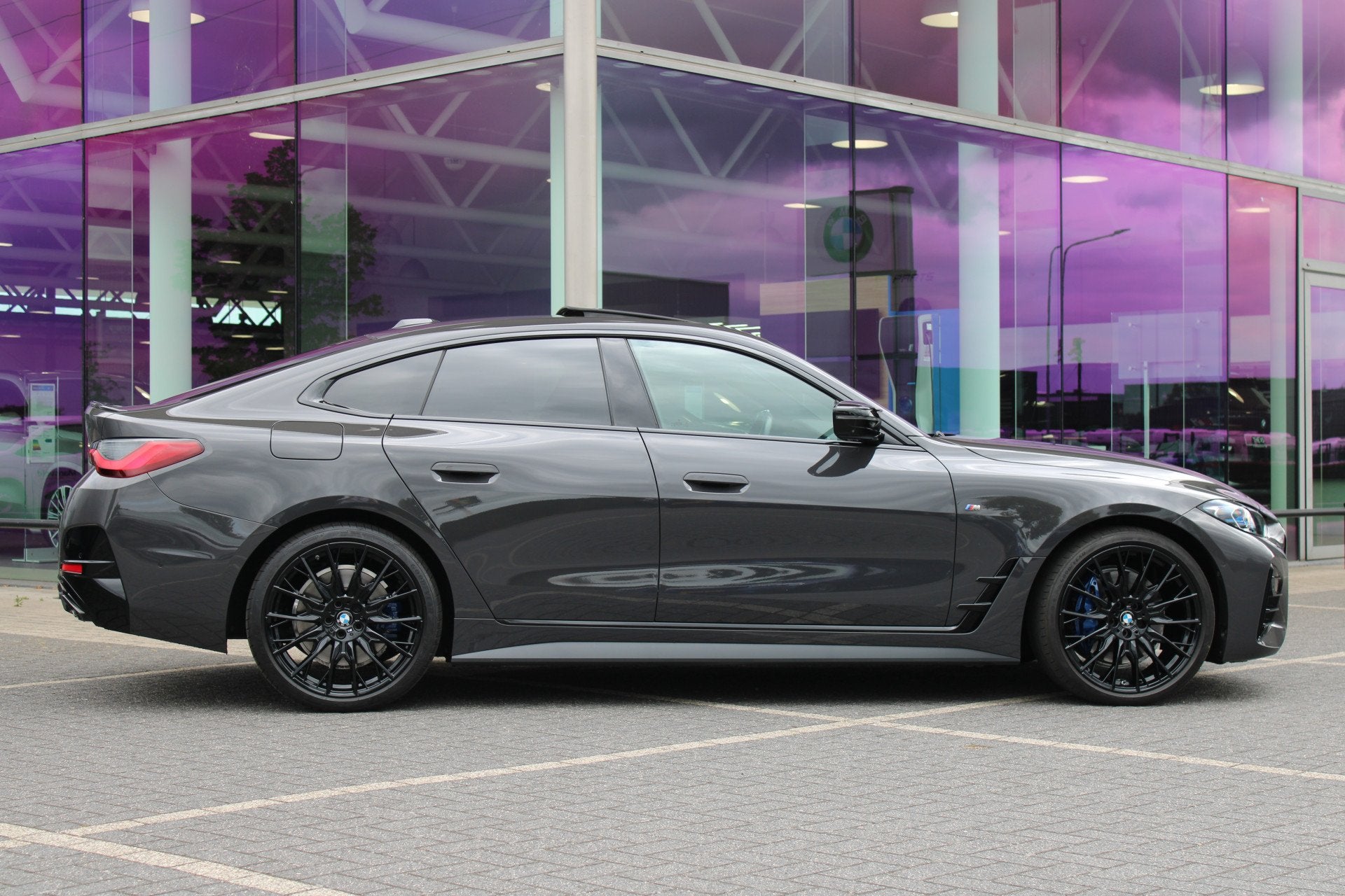 BMW 4 Serie Gran Coupé M440i xDrive High Executive Automaat, Auto's, Dealer onderhouden, 1800 kg, Met garantie (alle), Bedrijf
