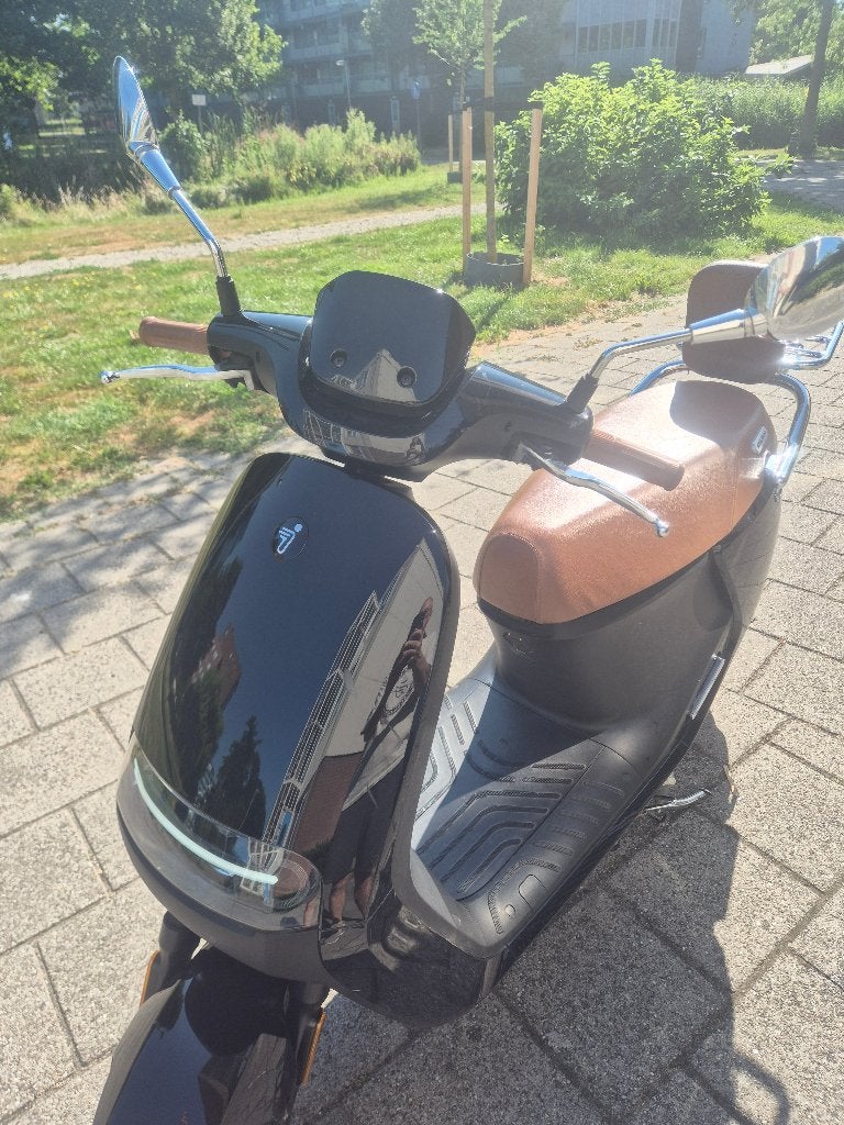 zwarte glans segway E125S scooter blauw kenteken 7-2022, Fietsen en Brommers, Snorfietsen en Snorscooters, Gebruikt, Elektrisch