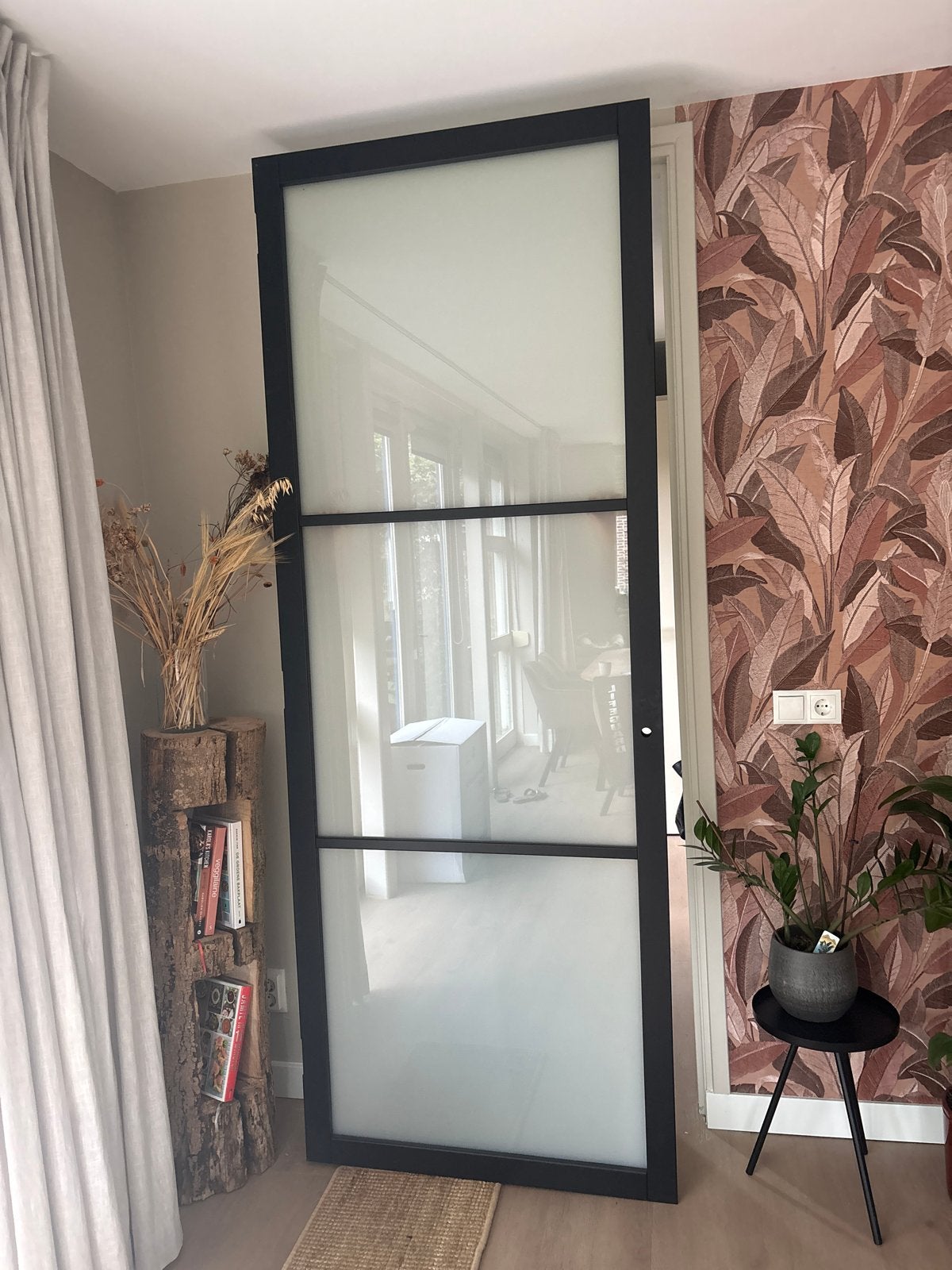 Moderne binnendeur met melkglas en zwart frame, metaallook, 80 tot 100 cm, 215 cm of meer, Binnendeur, Ophalen of Verzenden