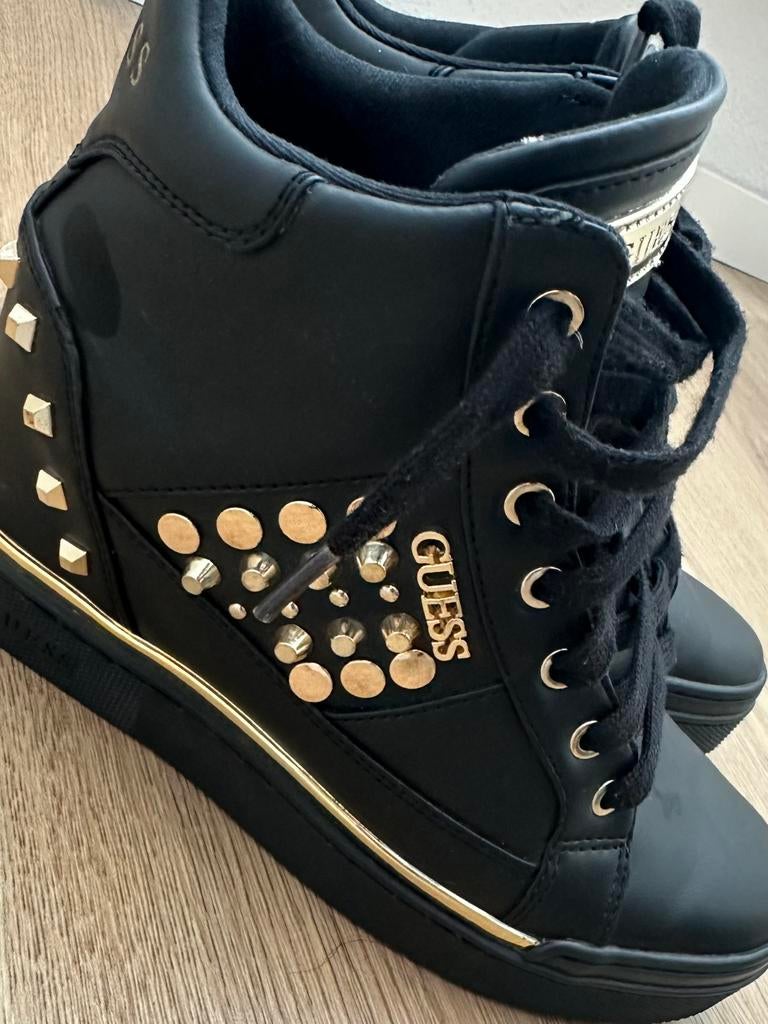 Guess plateau sneakers spikes wit zwart goud mt 36 als nieuw, Ophalen of Verzenden