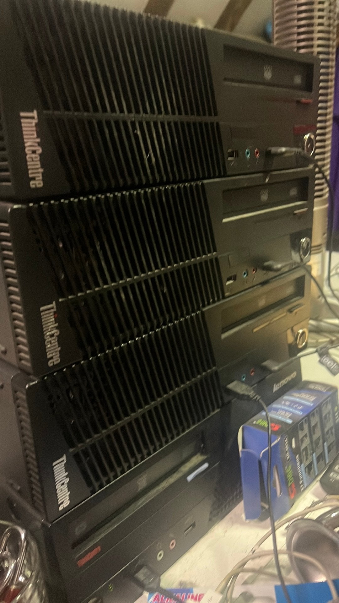 Partij computers en beeldschermen (werkend en met windows!), 256 GB, HDD, Lenovo thinkcentre, Refurbished