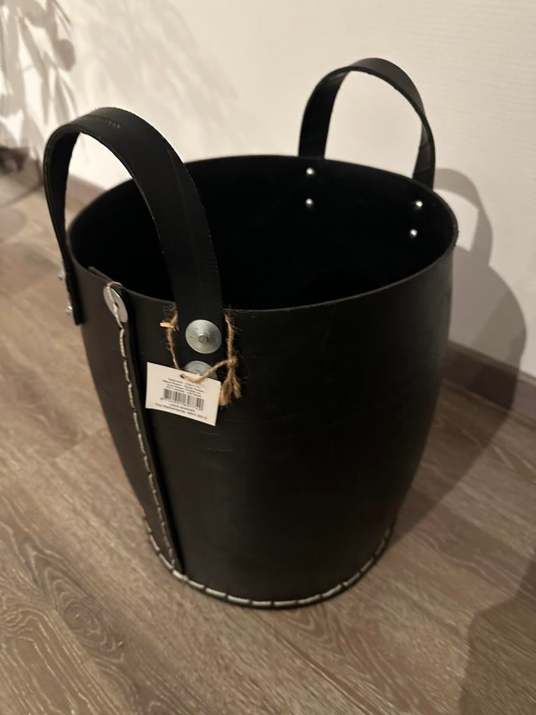 Zwarte mand van rubber met handvatten, Huis en Inrichting, Woonaccessoires | Schalen en Manden, Ophalen, Overige materialen, Mand