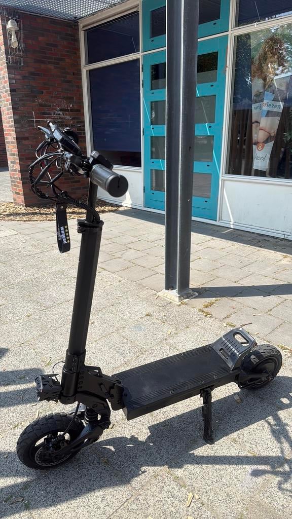 Custom step, Fietsen en Brommers, Steps, Ophalen of Verzenden, Zo goed als nieuw, Elektrische step (E-scooter)