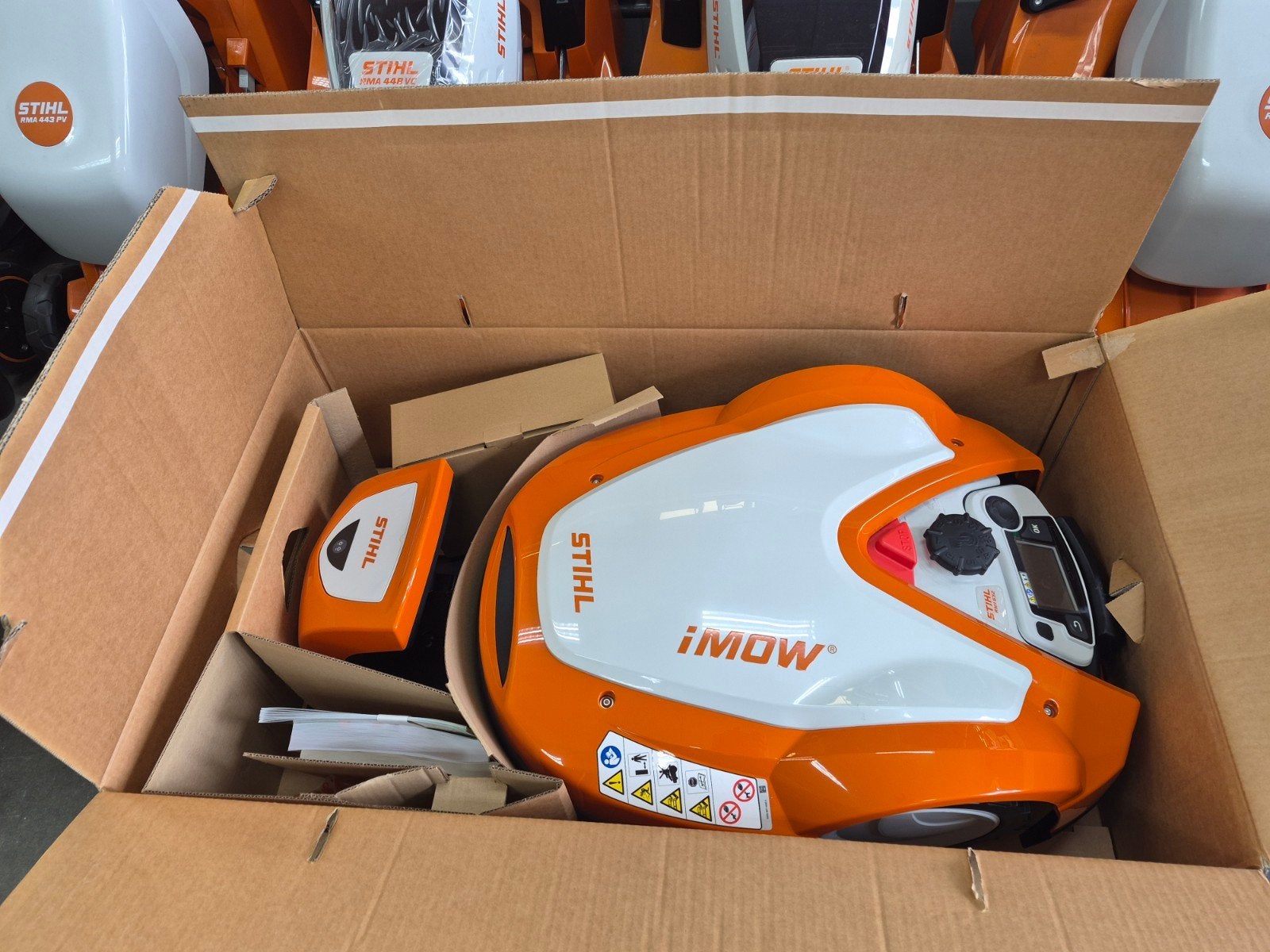 Stihl robot maaier nieuw overjarig, Ophalen, Nieuw, STIHL, Met regensensor