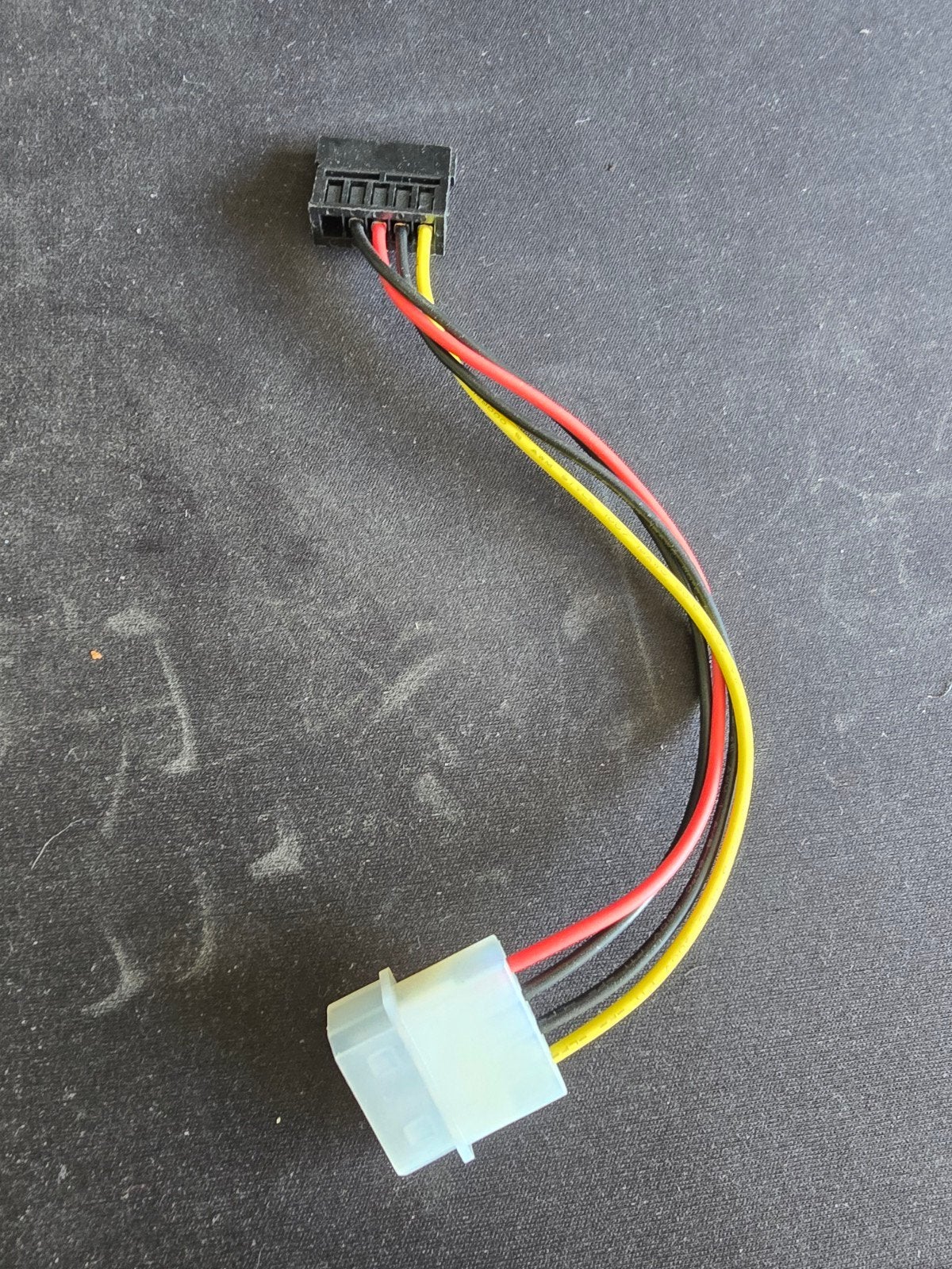 SATA naar Molex Stroomkabel Adapter, Computers en Software, Pc- en Netwerkkabels, Ophalen of Verzenden, Zo goed als nieuw