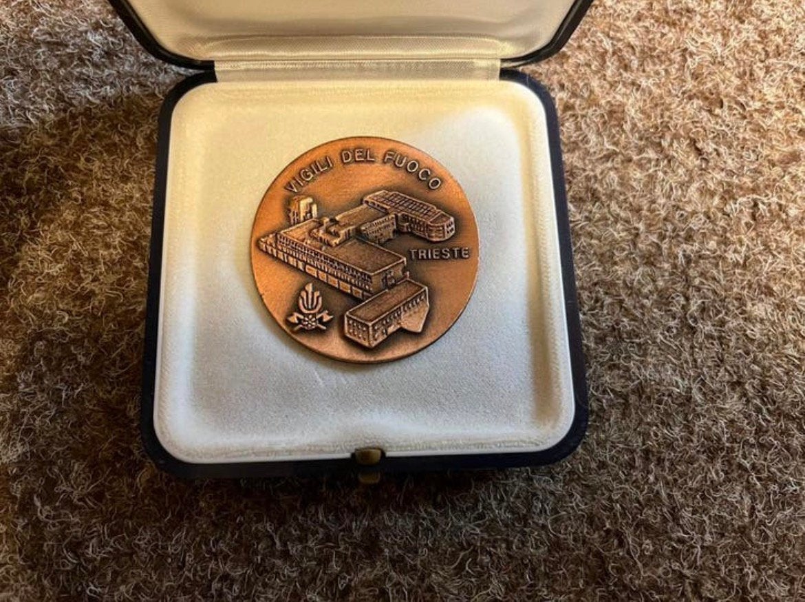 herdenkingspenning “Vigili del Fuoco" (brandweer)Triëst 1995, Postzegels en Munten, Penningen en Medailles, Ophalen of Verzenden