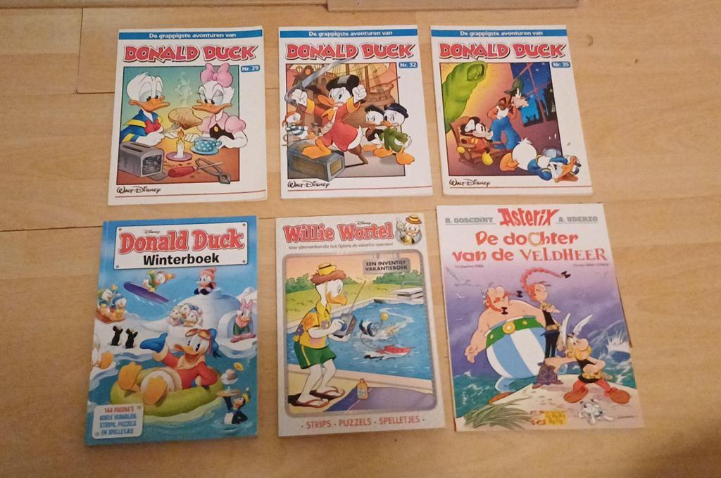 Vakantieboeken Donald Duck, Willie Wortel en Asterix, Boeken, Gelezen, Ophalen of Verzenden, Donald Duck, Meerdere stripboeken