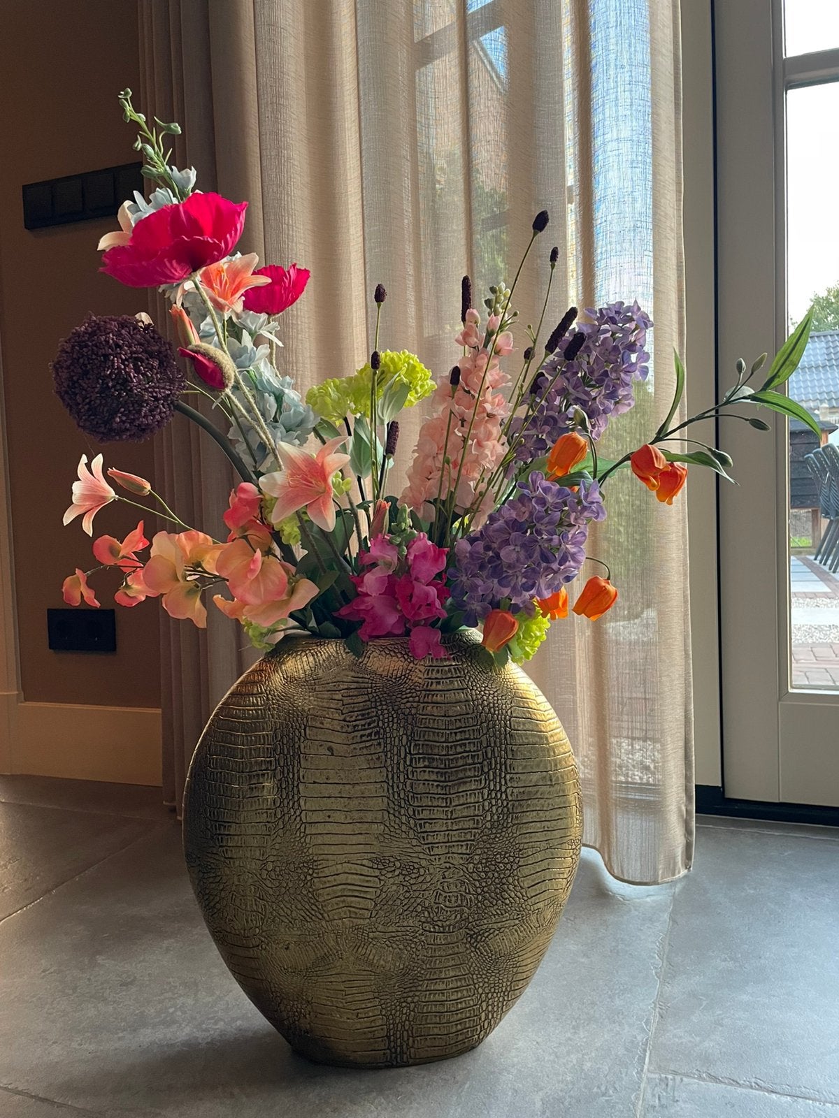 Vaas antiek brons met kunstbloemen, Ophalen, Zo goed als nieuw, Light & Living, Meerkleurig