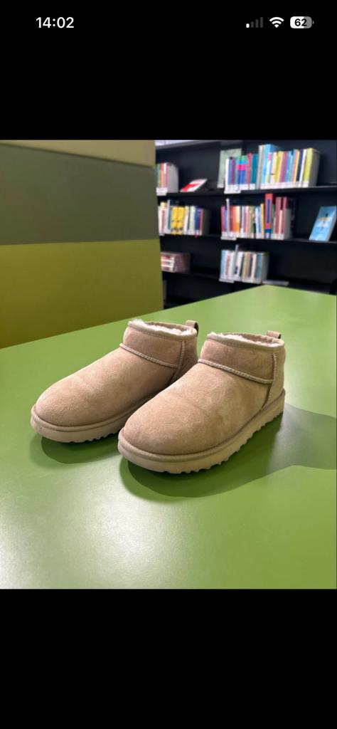 UGG Laarzen Maat 39 Zo Goed Als Nieuw, Ophalen of Verzenden, Zo goed als nieuw, Beige, Lage of Enkellaarzen