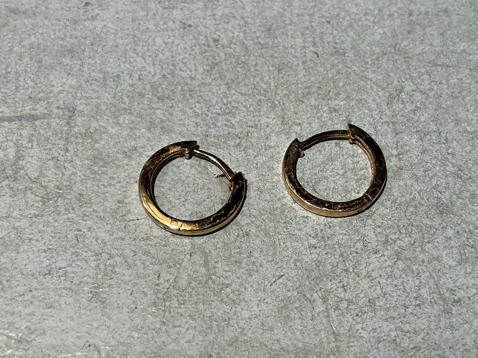 GLADDE OORRINGEN,VERMEIL GOUD, Verzenden, Zilver, Oorbellen