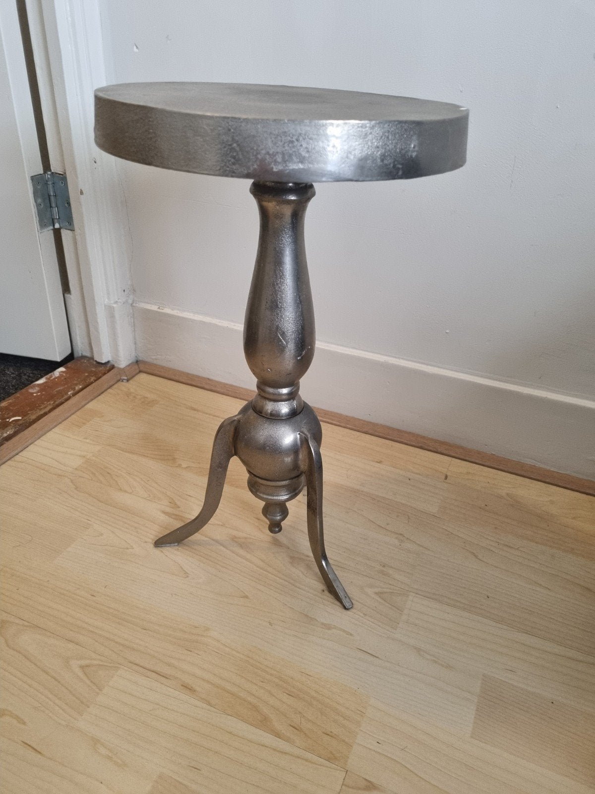 zilverkleurig bijzettafeltje, Minder dan 55 cm, Metaal of Aluminium, Rond, Zo goed als nieuw