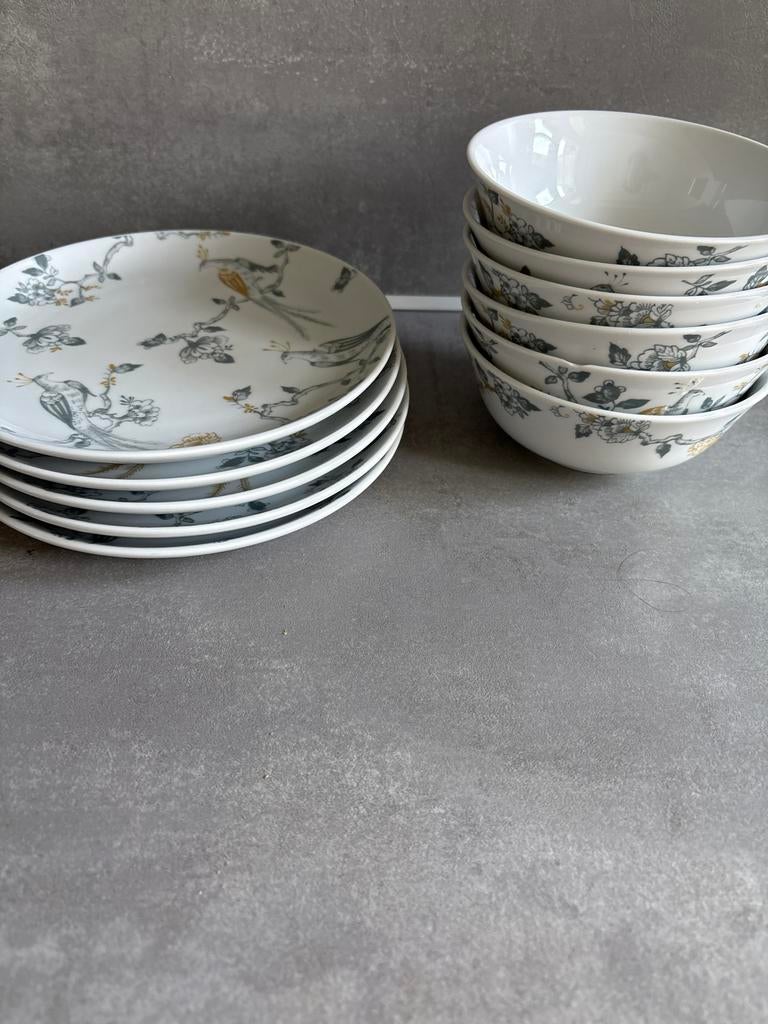 Servies met vogel- en bloemmotief (borden en kommen), Antiek en Kunst, Antiek | Servies compleet, Ophalen