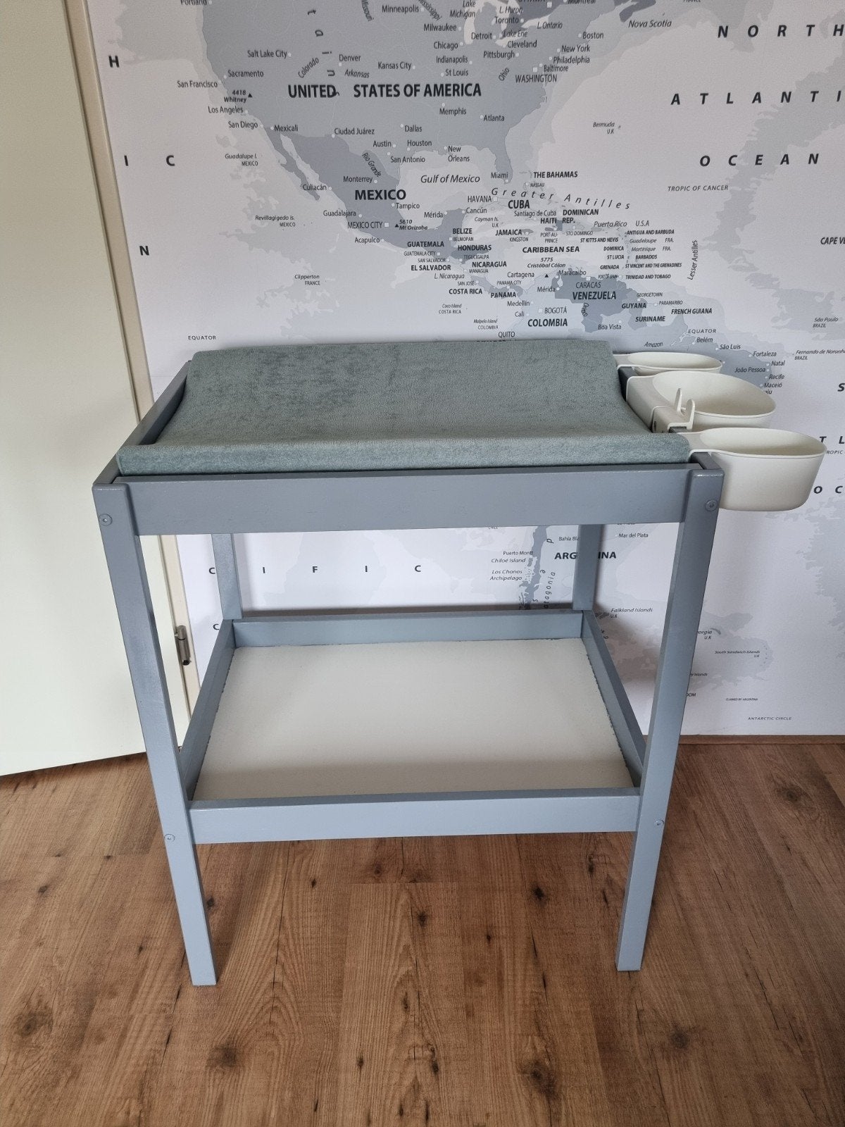 Grijze commode incl. verschoonkussen en bakjes., Gebruikt, Minder dan 75 cm, 50 tot 70 cm, Voetruimte