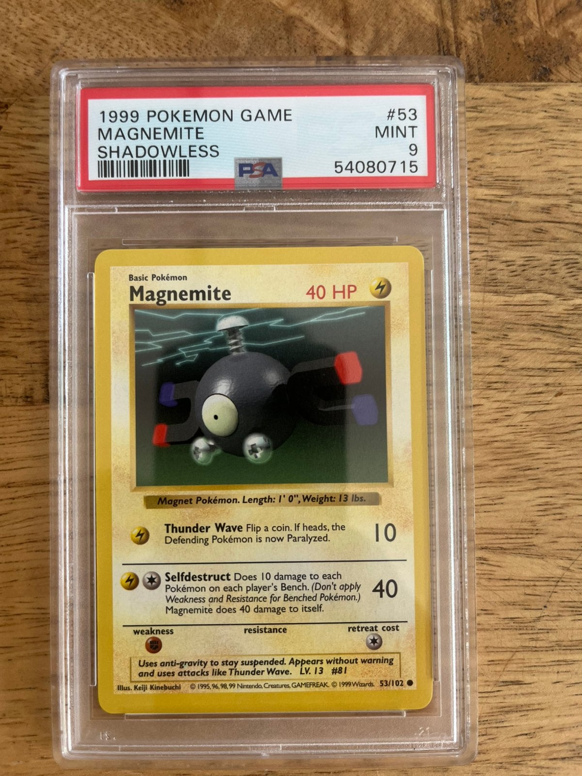 Magnemite [PSA 9 + Shadowless] - Pokemon Base Set 1999, Ophalen of Verzenden, Zo goed als nieuw, Losse kaart
