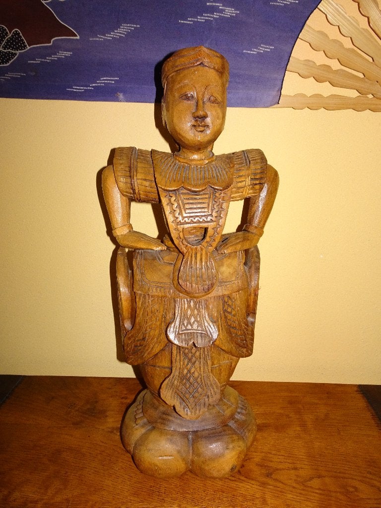 Aziatisch houtsnijwerk van massief hout, Antiek en Kunst, Beeld, Hout, 50 - 100 cm, Ophalen of Verzenden