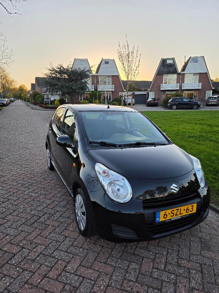 Suzuki Alto 1.0 2014 Zwart, Auto's, Suzuki, Voorwielaandrijving, 4 stoelen, Origineel Nederlands, 24 km/l