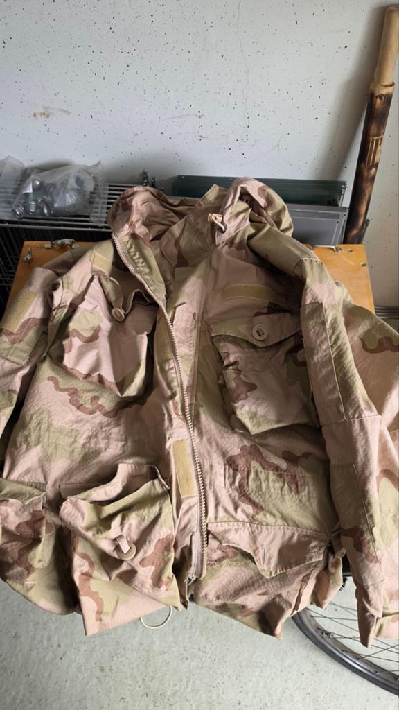 Defensie Goretex jas maat M - in goede staat, Verzamelen, Ophalen of Verzenden