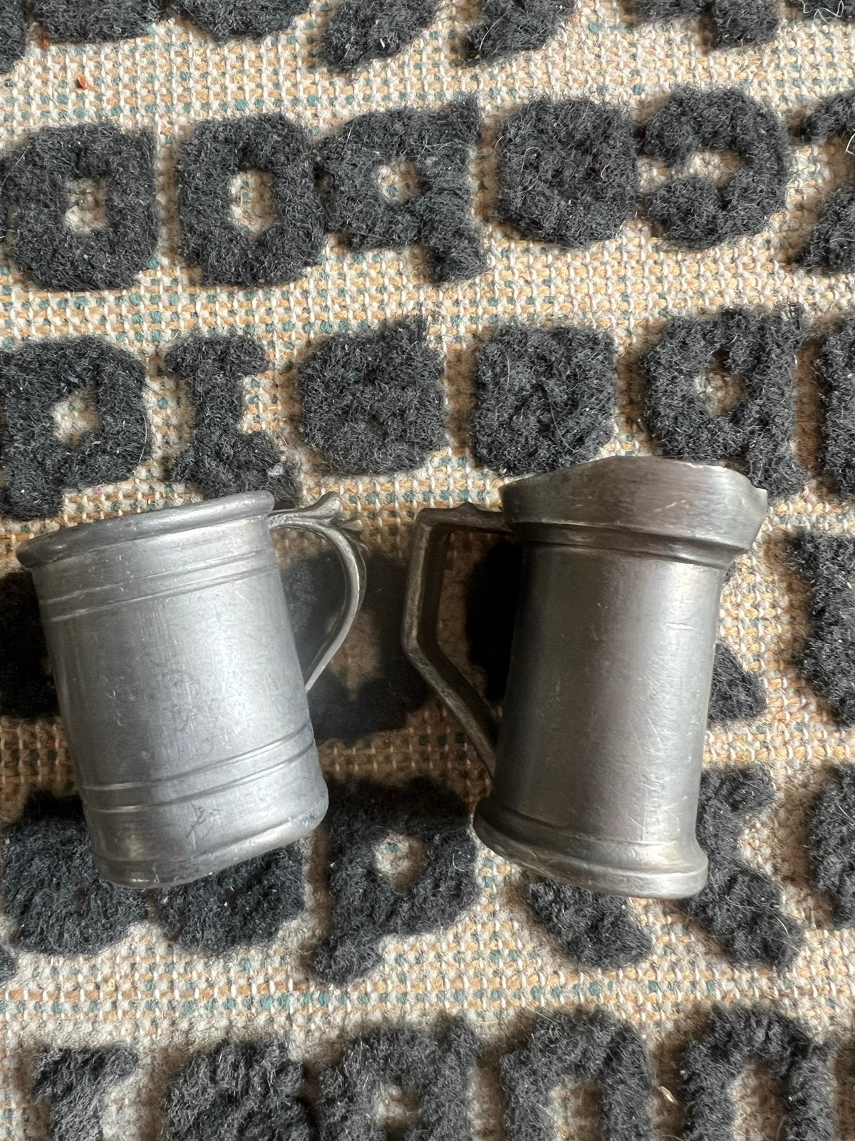 Set van 2 antieke tinnen miniatuur bierpullen, Ophalen of Verzenden