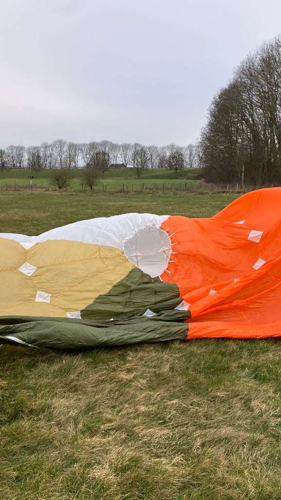 Parachute - Decoratie, survival training of creatieve stof, Sport en Fitness, Zweefvliegen en Paragliding, Ophalen of Verzenden
