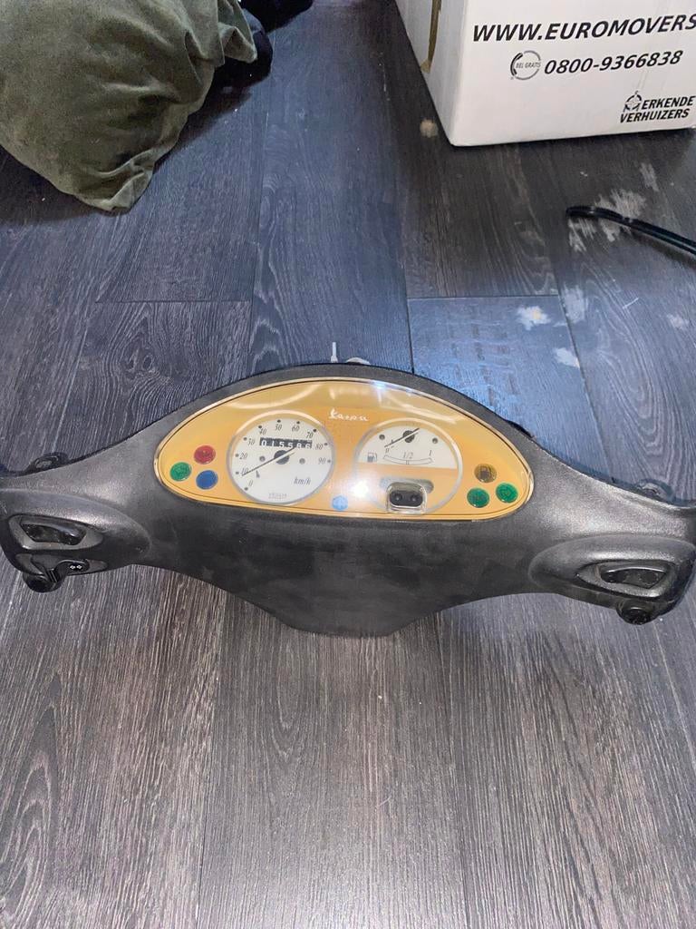 Vespa kilometerteller, Fietsen en Brommers, Brommeronderdelen | Scooters, Ophalen, Gebruikt, Overige typen, Vespa