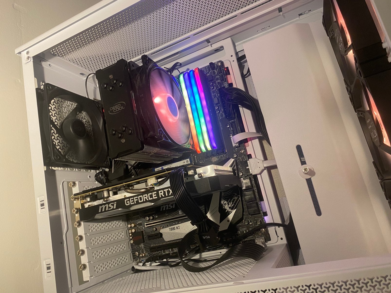 Foto 6 van Game PC - I5 9600K - Rtx 2060 Super - 32GB RGB Pro - 1TB SSD