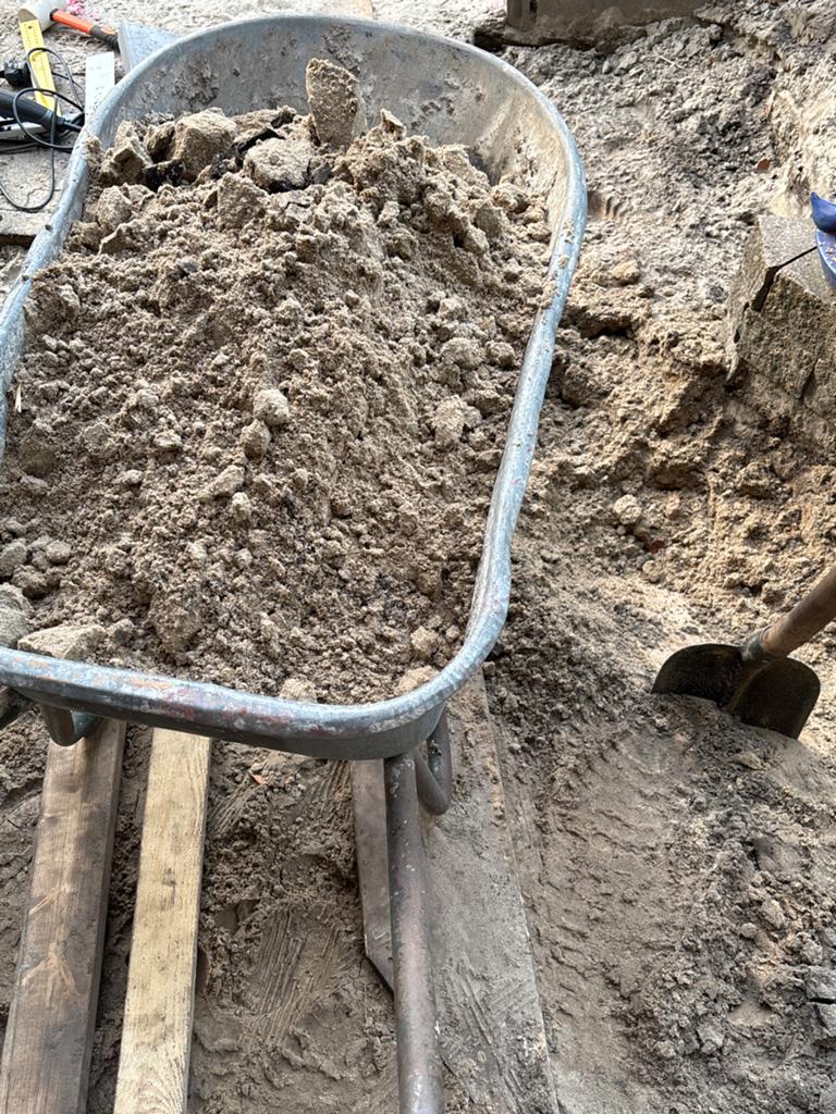 Gratis Ophoogzand - ca. 2 kuub, Tuin en Terras, Ophalen of Verzenden, Gebruikt, Ophoogzand