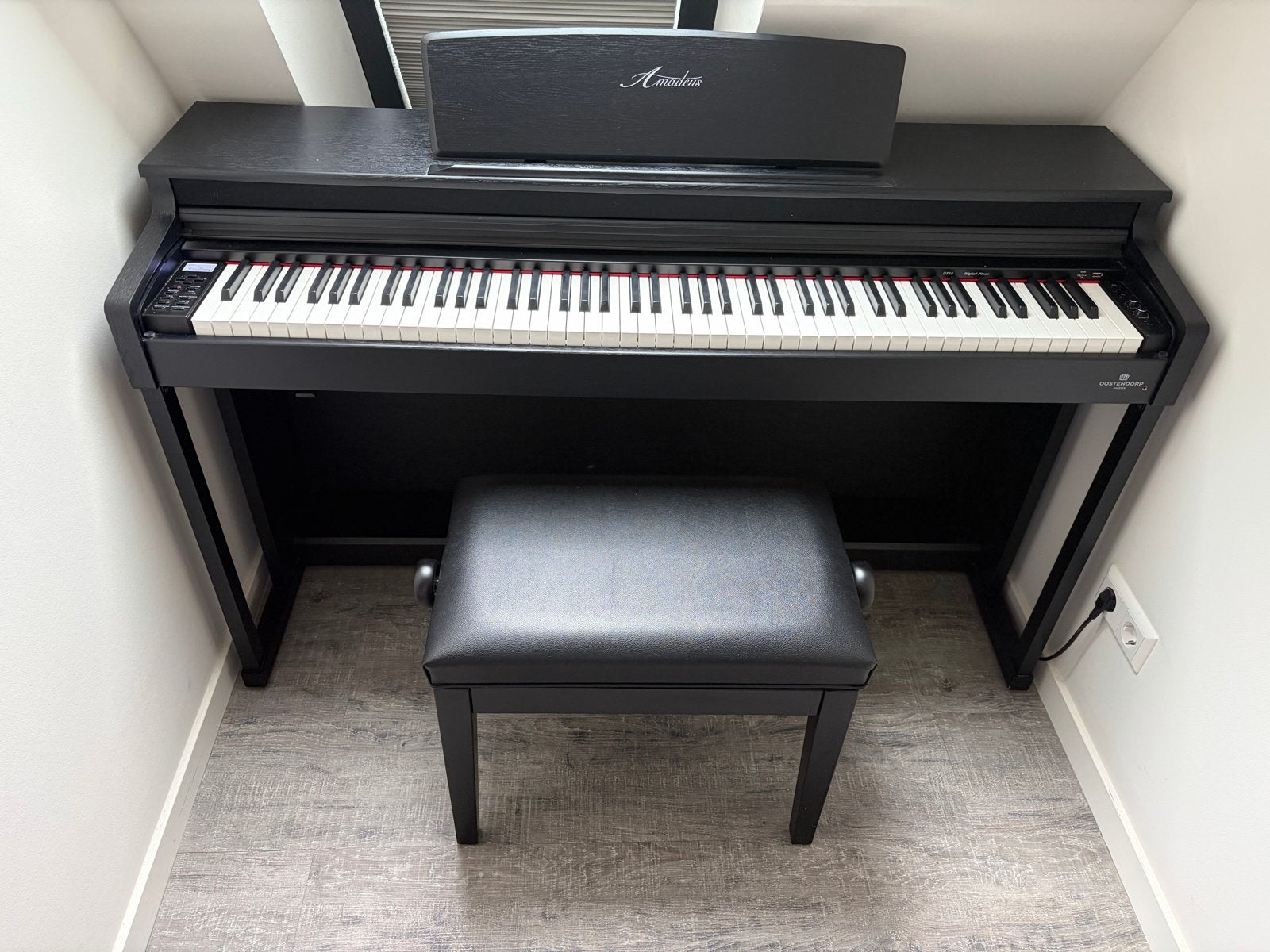 Amadeus D510 BT Digitale Piano met bank en hoofdtelefoon, Ophalen, Zwart, Digitaal, Zo goed als nieuw