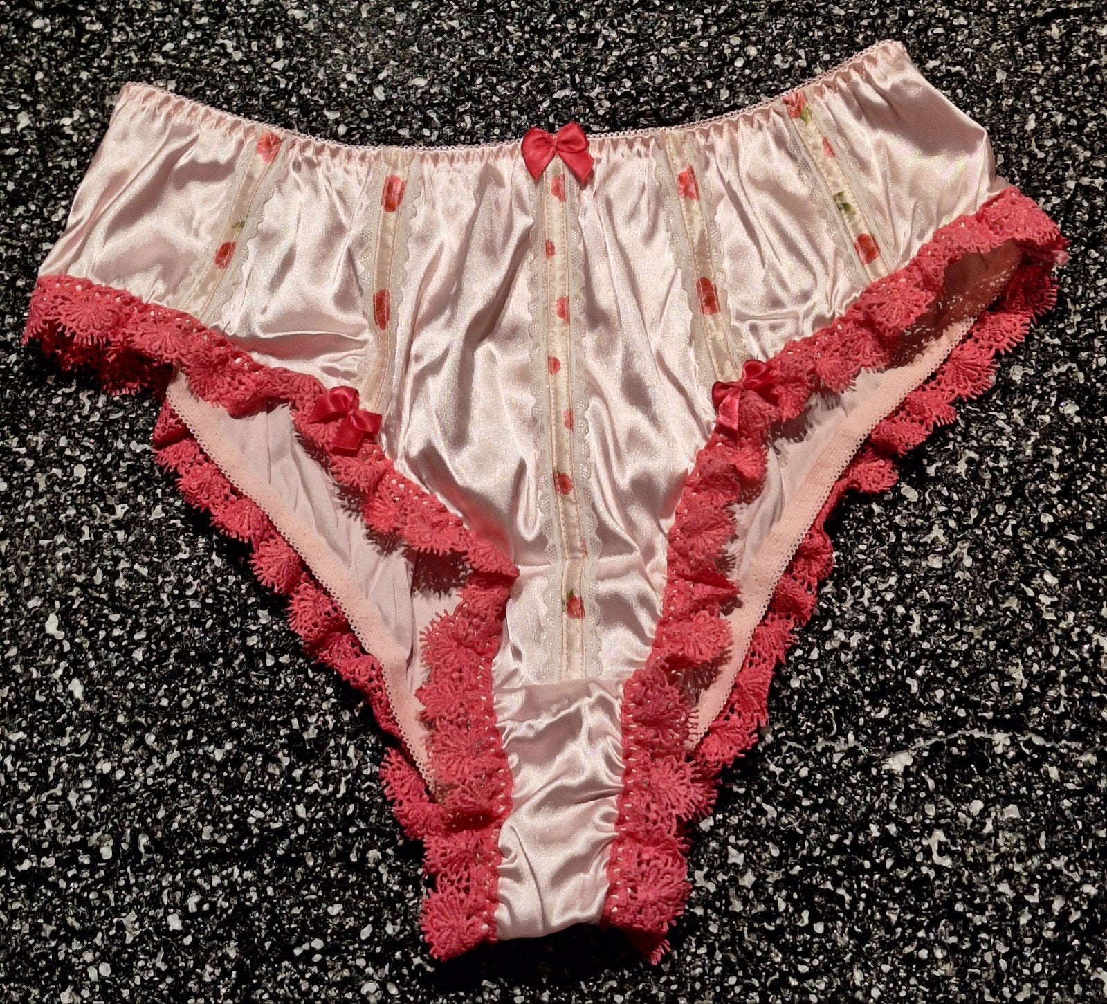 Sexy nieuw satijnen slipje maat XL (44), Kleding | Dames, Verzenden, Roze, Slip