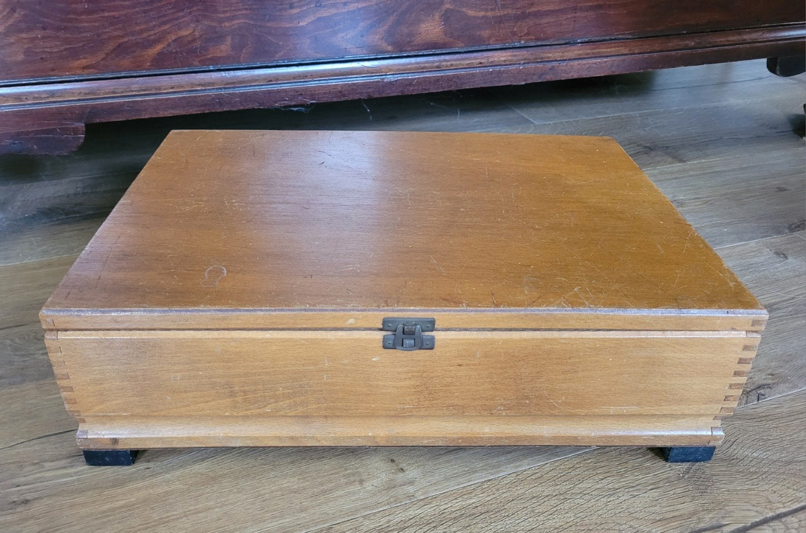 Houten kistje met zwaluwstaartverbinding op pootjes, Ophalen of Verzenden