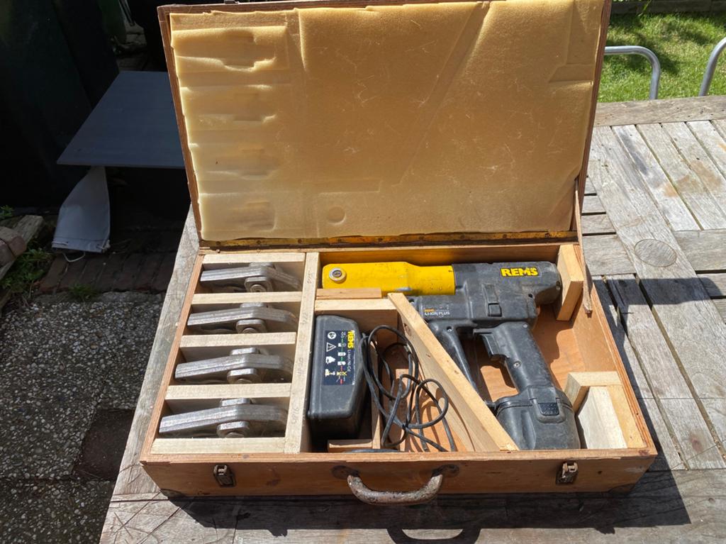 Rems perstang 14,4 Volt + 4 bekken, Ophalen, Gebruikt